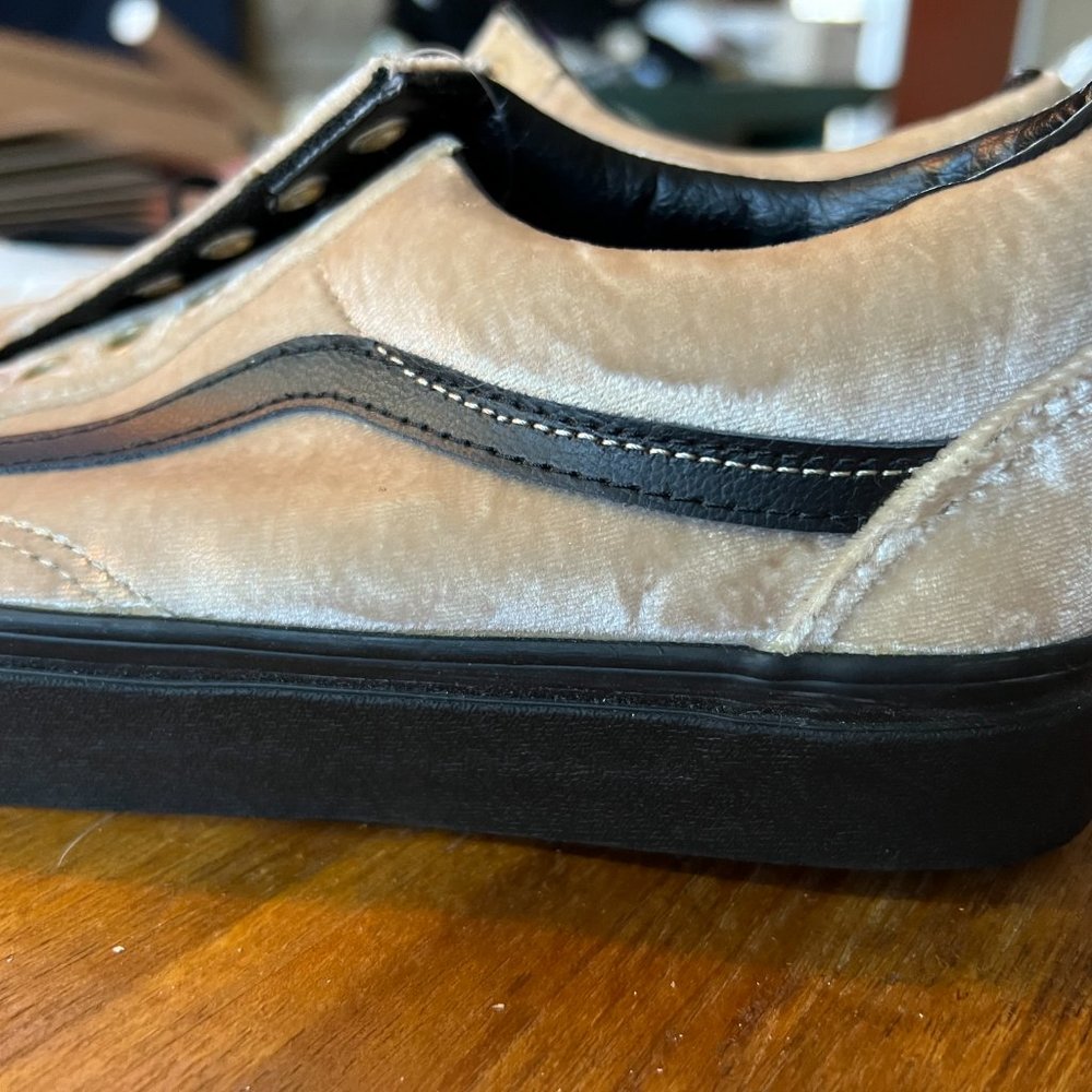 Unique VANS Tan & Black Suede / Velvet OldSkool Shoes- Men's size 9.5 - Picture 3 of 3